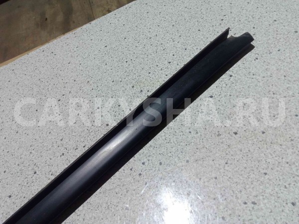 Накладка стекла Renault Duster I рестайлинг (2015—2021) Renault 15 оригинальный номер 808212427R