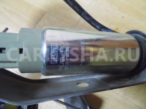 Насос топливный Toyota Land Cruiser 100 (1998—2002) Toyota Land Cruiser 