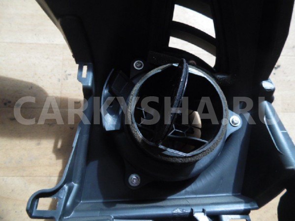 Дефлектор воздушный Mazda CX-7 I (2006—2009) Mazda 2 оригинальный номер EG2164730