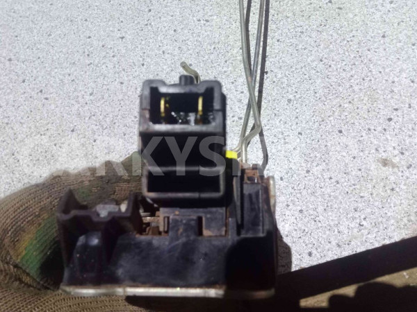 Замок двери Renault Duster I рестайлинг (2015—2021) Renault 15 оригинальный номер 825024218R