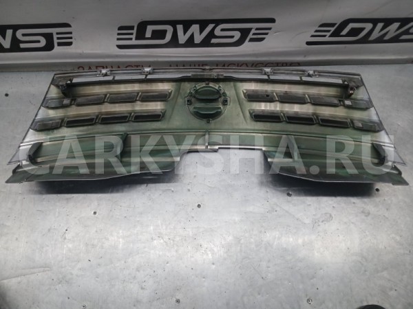 Решетка радиатора Nissan Serena 