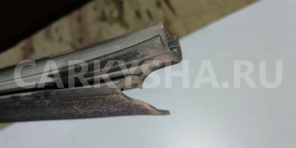 Накладка стекла Renault Duster I (2010—2015) Renault 15 оригинальный номер 8200760258