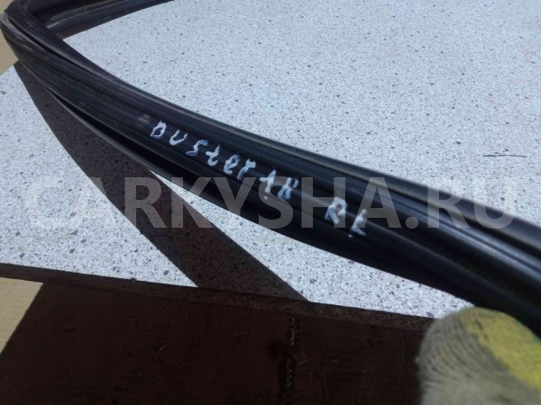Уплотнитель стекла Renault Duster I рестайлинг (2015—2021) Renault 15 оригинальный номер 823310036R