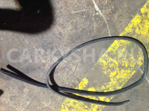 Уплотнитель двери Hyundai Solaris I (2010—2014) Hyundai Solaris оригинальный номер 821104L000