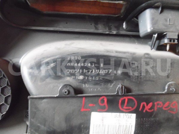 Обшивка двери Mitsubishi Lancer IX (2000—2007) Mitsubishi i оригинальный номер MN162737HB