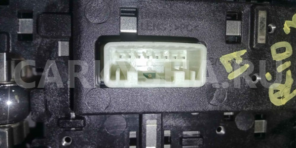 Плафон салонный Kia Rio III рестайлинг (2015—2017) Kia Rio оригинальный номер 928504y000