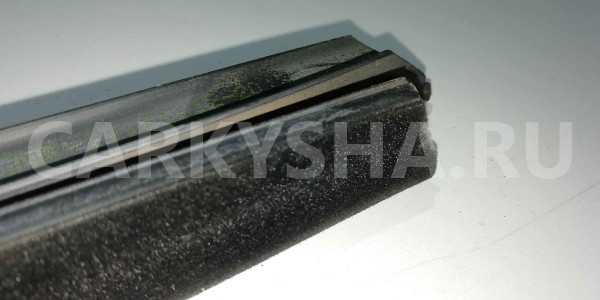 Накладка стекла Renault Duster I (2010—2015) Renault 15 оригинальный номер 828200165R