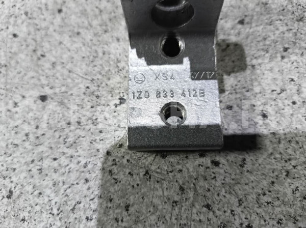 Петля двери Skoda Octavia II рестайлинг (2008—2013) Skoda Octavia оригинальный номер 1z0833412b