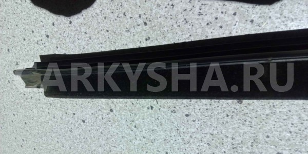 Уплотнитель стекла Renault Sandero I (2009—2014) Renault 14 оригинальный номер 8200950227