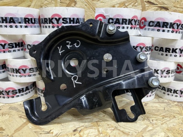 Кронштейн передней балки правый Toyota Camry VIII (XV70) оригинальный номер 51023-33070