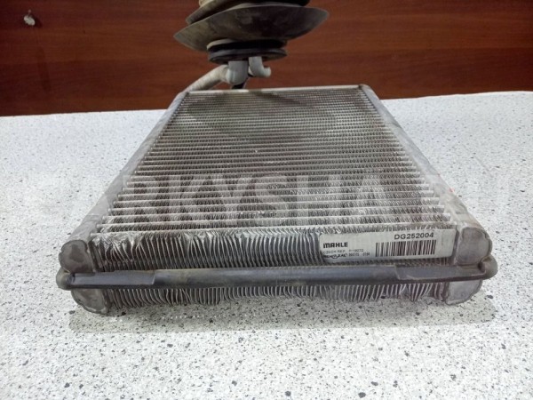 Испаритель кондиционера Audi Q7 4M (2015—2020) Audi Q7 оригинальный номер 4M0820105