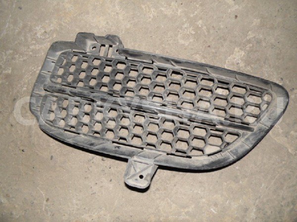 Решетка в бампер Volkswagen Touareg I (2002—2006) Volkswagen Touareg оригинальный номер 7L6853665