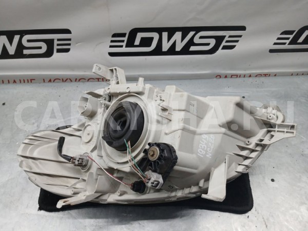 Фара Toyota Raum 