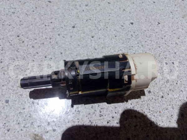 Датчик включения стопсигнала Renault Duster I рестайлинг (2015—2021) Renault 15 оригинальный номер 253206170r