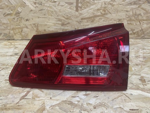 Фонарь задний в крышку багажника правый Lexus IS II Седан оригинальный номер 81581-53071