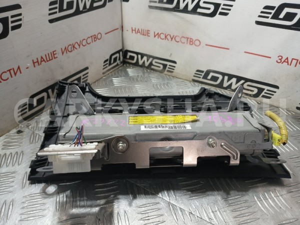 Подушка безопасности в колени Toyota Avensis 