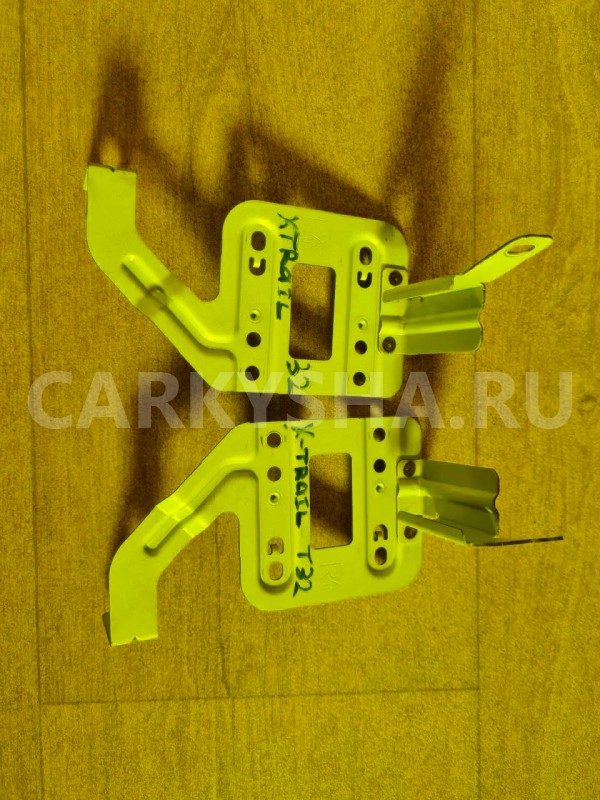 Крепление магнитофона Nissan X-Trail 