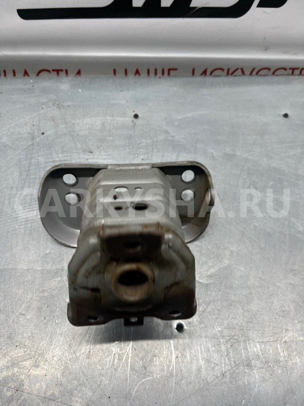 Усилитель бампера Toyota Vitz 