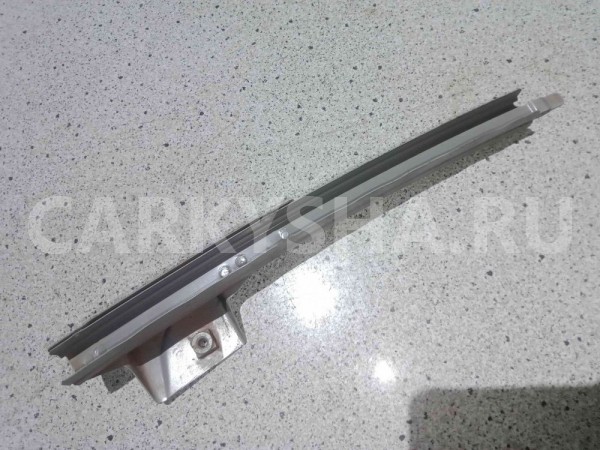 Направляющая стекла двери Renault Duster I рестайлинг (2015—2021) Renault 15 оригинальный номер 802199801r