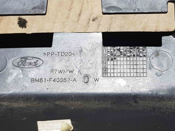 Обшивка багажника Ford Focus III (2011—2015) Ford Focus оригинальный номер bm51f40352adw