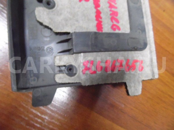 Обшивка двери багажника Volkswagen Touareg I (2002—2006) Volkswagen Touareg оригинальный номер 7L6867656