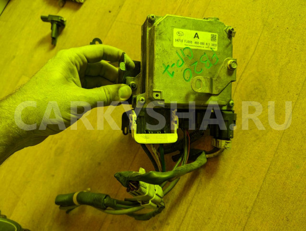 Блок управления рулевой рейкой Subaru Impreza оригинальный номер 34710-FJ000