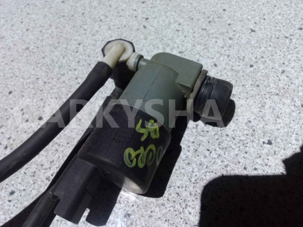 Насос омывателя Renault Sandero I (2009—2014) Renault 14 оригинальный номер 9641553880