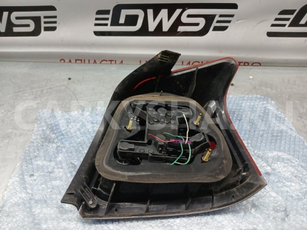 Фонарь стоп сигнала левый Toyota Avensis 