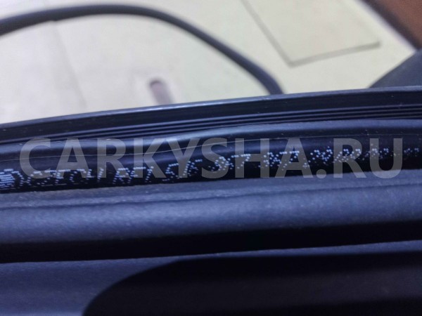 Уплотнитель двери Skoda Fabia II (2007—2010) Skoda Fabia оригинальный номер 5j6867367