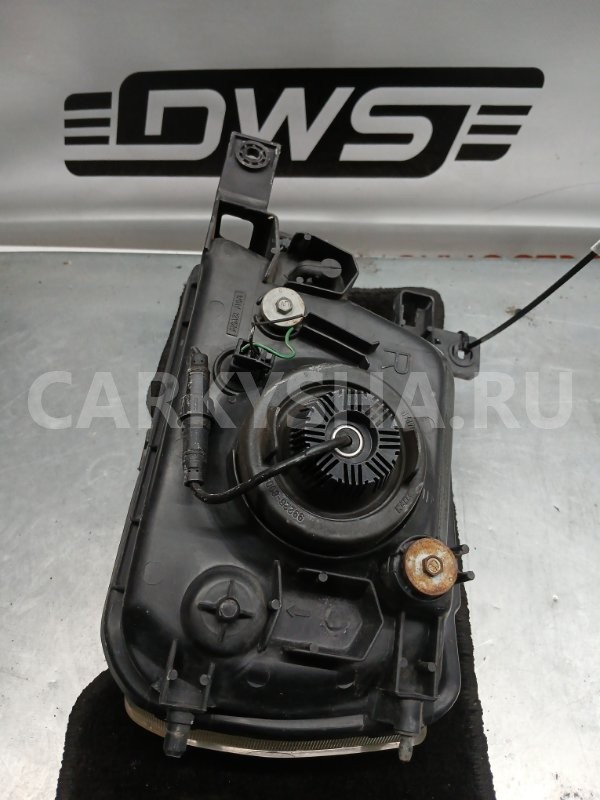 Фара Mitsubishi Pajero 