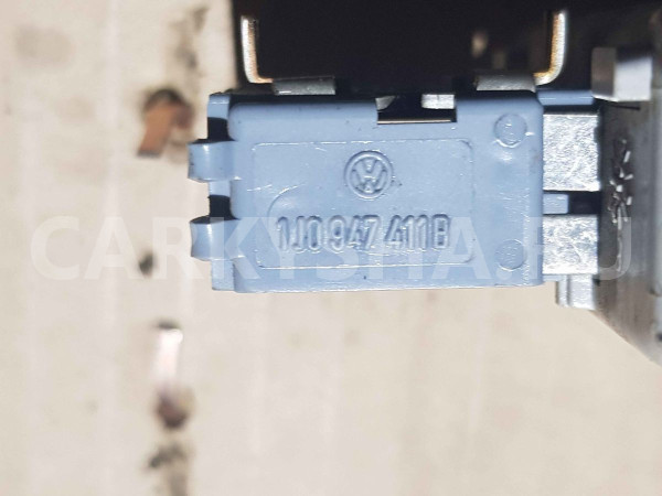 Плафон салонный Skoda Octavia II рестайлинг (2008—2013) Skoda Octavia оригинальный номер 1j0947411b