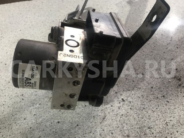 Блок ABS (насос) Kia Rio II рестайлинг (2009—2011) Kia Rio оригинальный номер 589201e110
