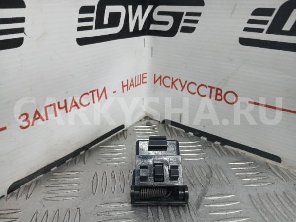 Кнопка открывания капота Toyota Ipsum 