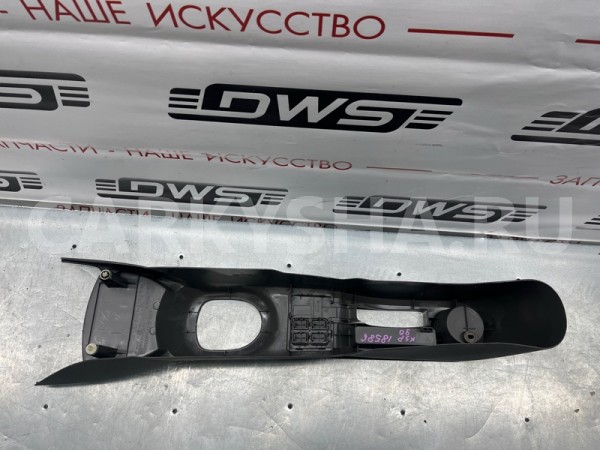 Консоль салона Toyota Vitz 