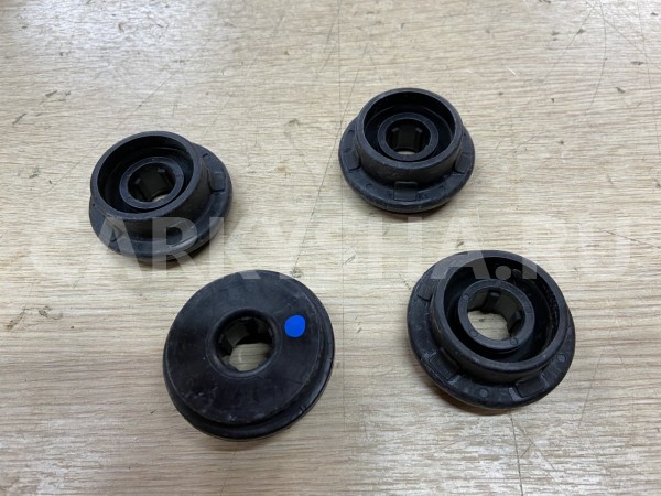 Опора радиатора охлаждения нижняя Toyota Camry VIII (XV70) Рестайлинг – седан оригинальный номер 16535-20010