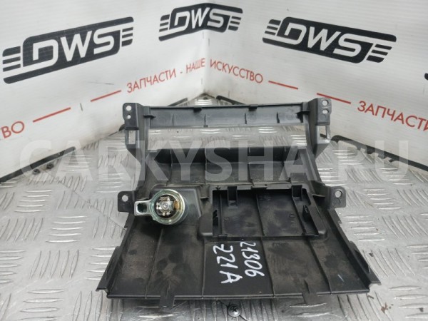 Консоль центральная Mitsubishi Colt 