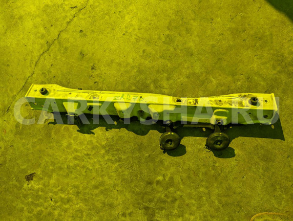 Планка телевизора Toyota Noah оригинальный номер 5320528180