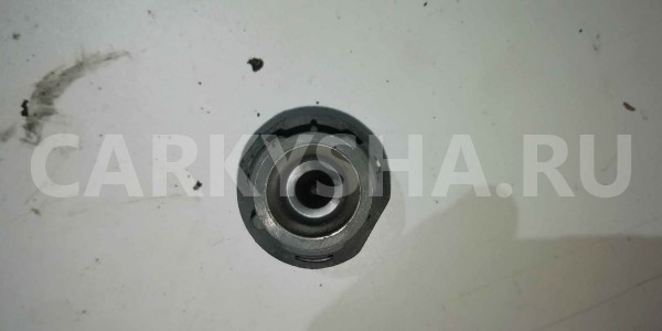 Отбойник капота Renault Duster I (2010—2015) Renault 15 оригинальный номер 8200048938