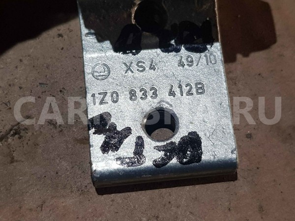 Петля двери Skoda Octavia II рестайлинг (2008—2013) Skoda Octavia оригинальный номер 1z0833412b