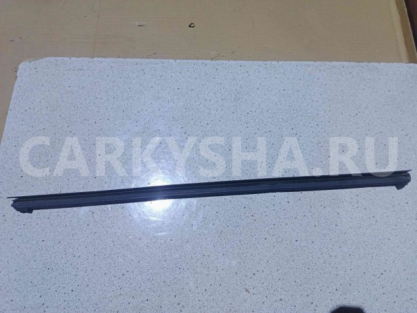 Уплотнитель стекла Ford Fiesta Mk6 рестайлинг (2012—2019) Ford Fiesta оригинальный номер 1746919