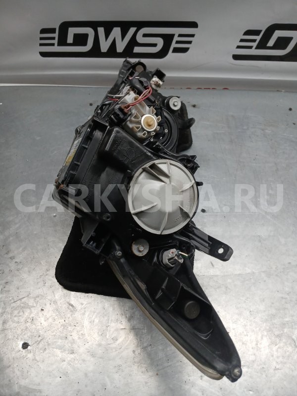 Фара Toyota Estima 