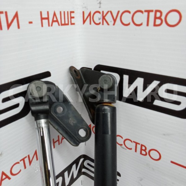 Амортизатор багажника Toyota Noah 