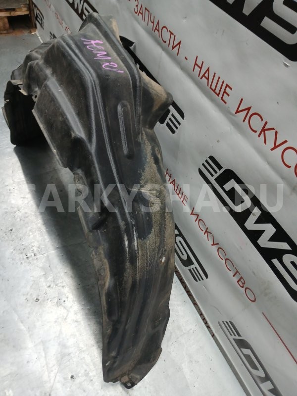 Подкрылок Toyota Ipsum 