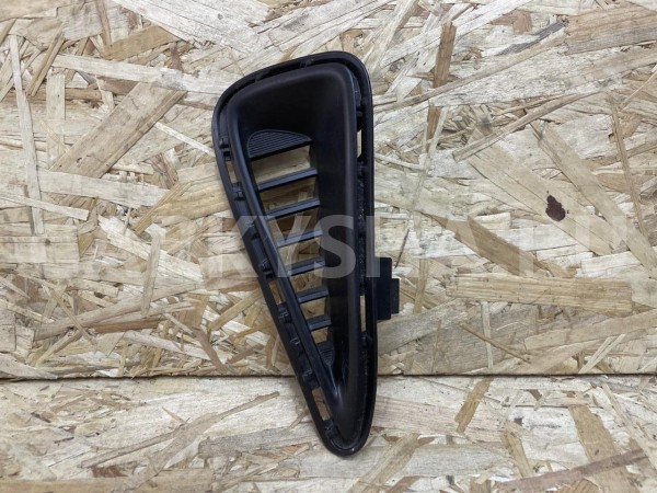 Заглушка бампера правая Toyota Camry VII (XV50) Рестайлинг оригинальный номер 52127-33060