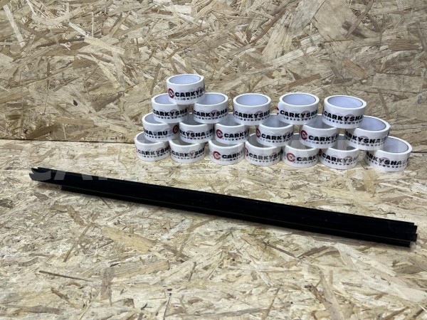 Уплотнитель cтекла двери передний правый Toyota Corolla XII (E210) – седан оригинальный номер 68171-02370