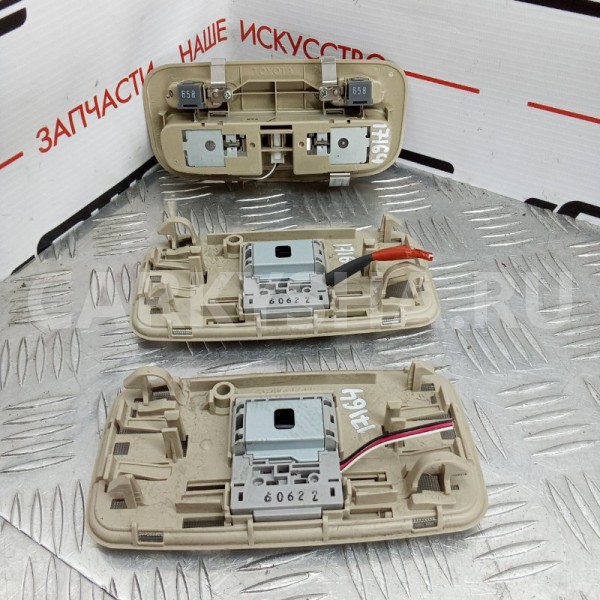 Плафон салона Toyota Raum 