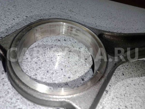 Поршень с шатуном Land Rover Discovery III (2004—2009) Land Rover Discovery оригинальный номер 1316180