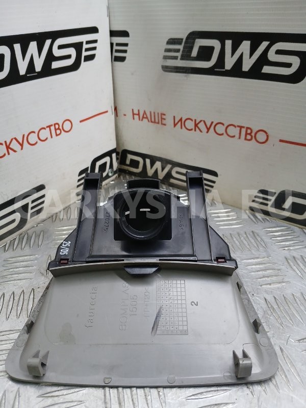 Стоп-сигнал Nissan Primera 