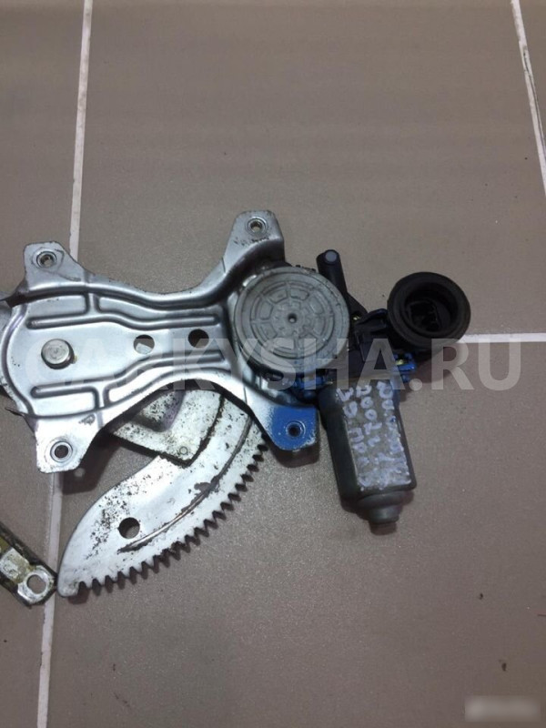 Стеклоподъемник задний правый Daihatsu YRV 2002 г Daihatsu YRV оригинальный номер 2621001010