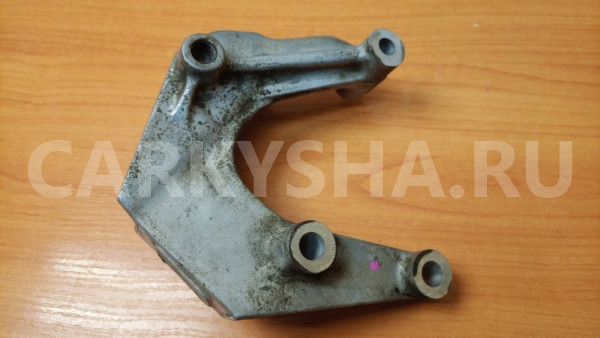 Кронштейн (крепление) КПП Toyota Yaris 1KR-FE 2011 Toyota Yaris оригинальный номер 3136164010